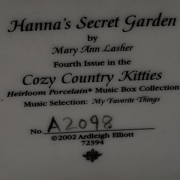Annabell's Simple Pleasures Cozy Country Kitties Mary Ann Lasher Music Box - Picture 2 of 9